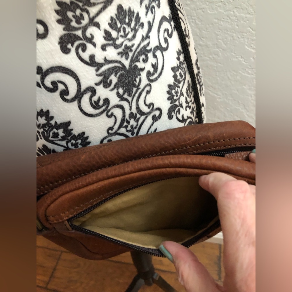 Duluth Trading Co. Brown Leather Crossbody Bag - Picture 10 of 15
